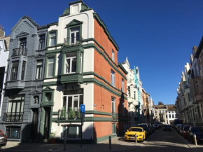 family stay Ostend 300m from beach free public Parking